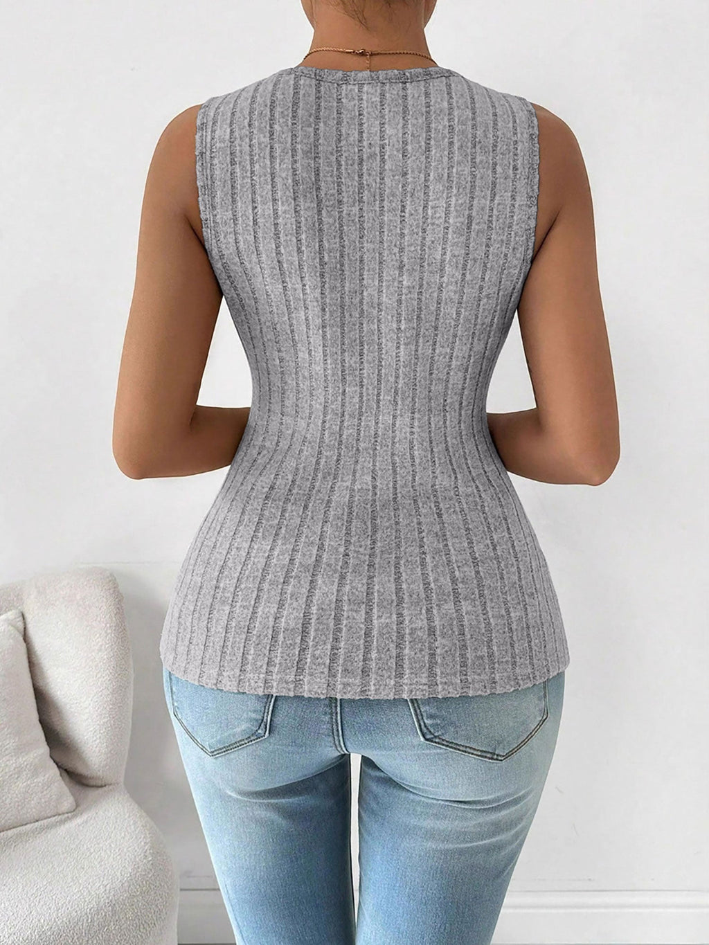 Minimalist Fall/Winter Fitted Tank