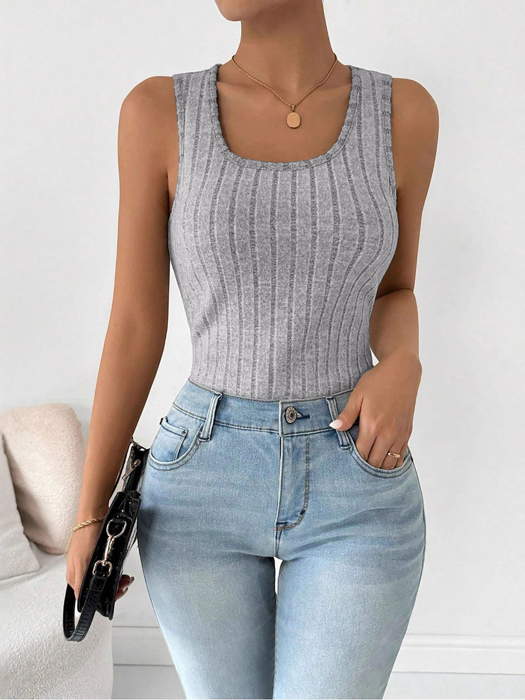 Minimalist Fall/Winter Fitted Tank