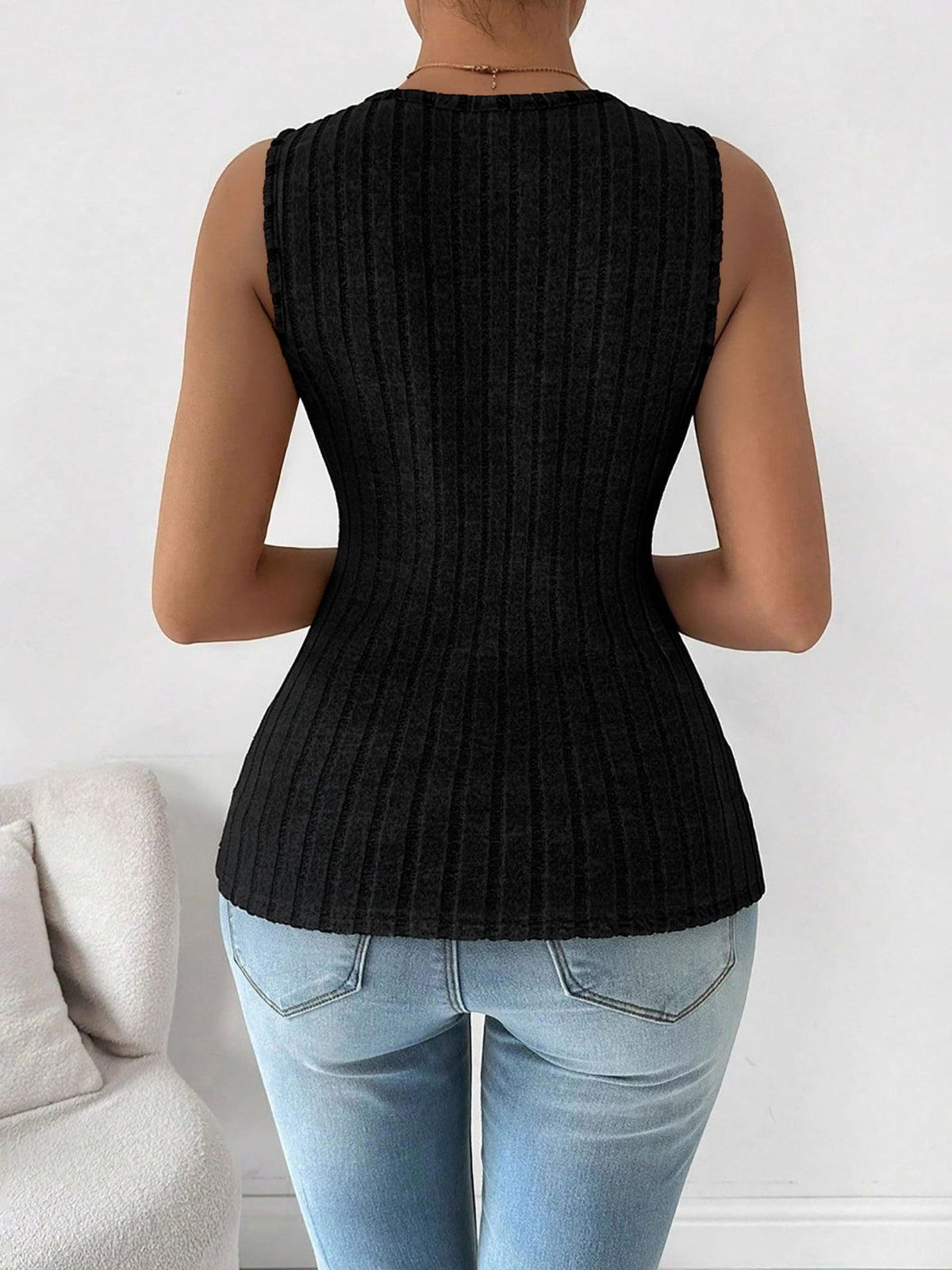 Minimalist Fall/Winter Fitted Tank