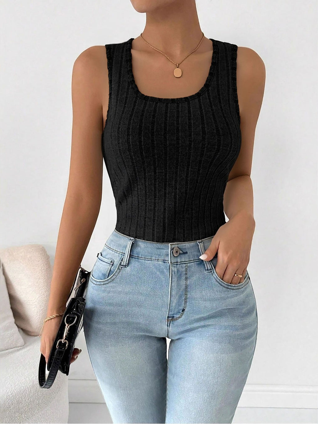 Minimalist Fall/Winter Fitted Tank