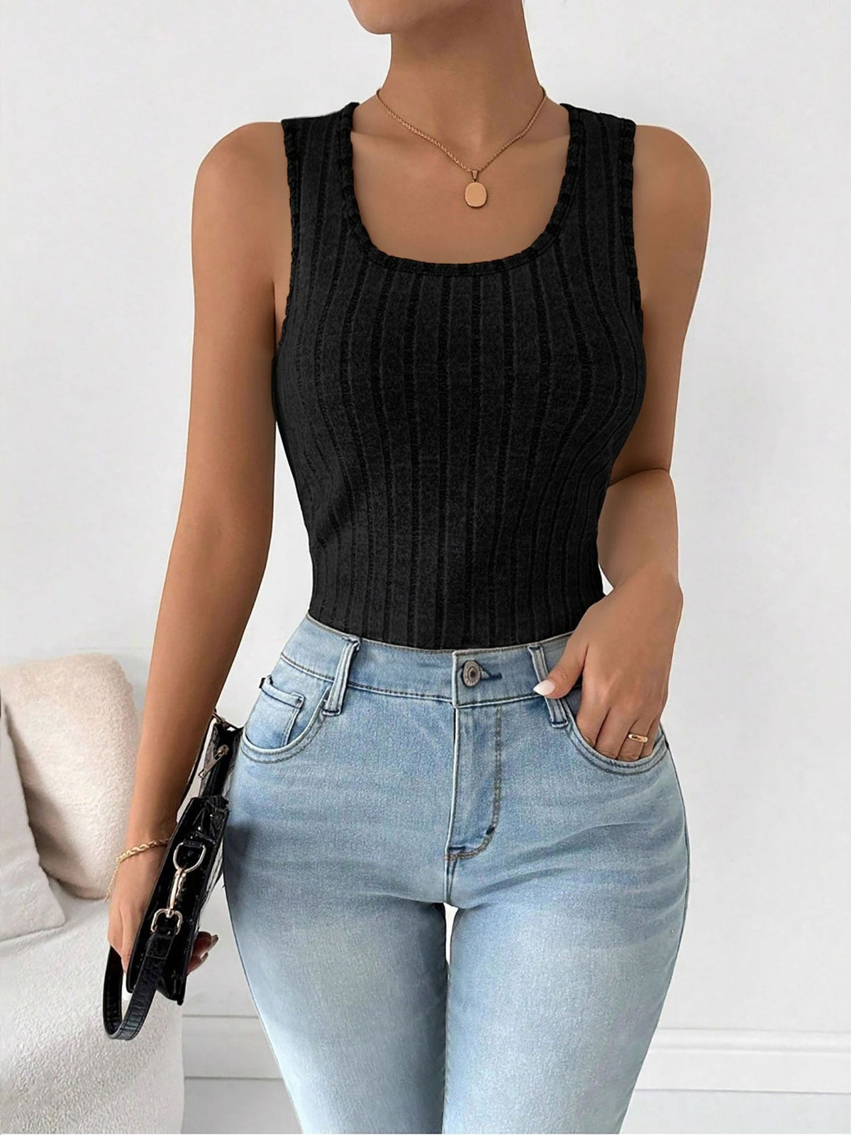 Minimalist Fall/Winter Fitted Tank